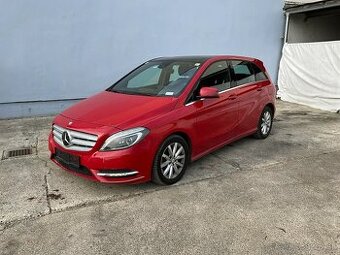 Mercedes-Benz B 220 CDI 2013 panoráma