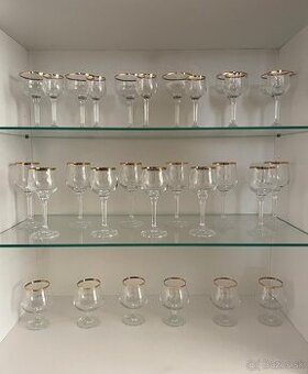 Sada sklenených pohárov