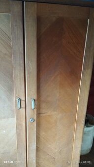 Starožitná skriňa