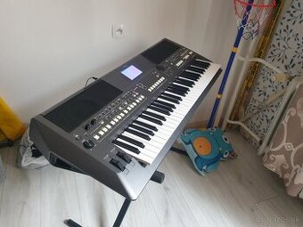 Yamaha psr s 670