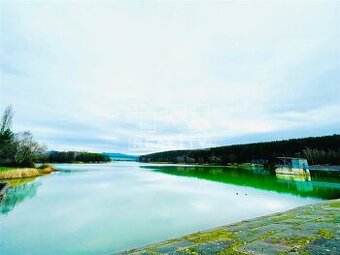 POZEMOK NA PREDAJ – EXKLUZÍVNA LOKALITA NAD PRIEHRADOU V...