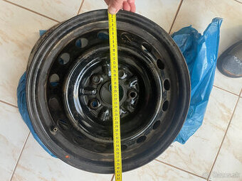 Predám použité disky (4 ks) + kryty na Toyota auto