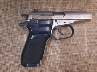 Samonabíjacia pištoľ ČZ 83