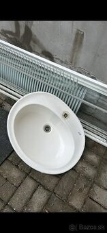 Darujem umývadlo sprchovy kút a vanu
