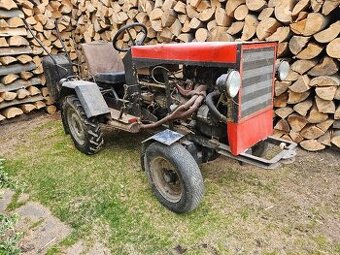 Malotraktor s vleckou