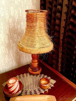 Drevená naturálna lampa