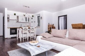 Pernájom 2 izbový byt Nitra, širšie centrum s garážou