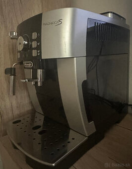 Automatický kávovar DeLonghi Magnifica S