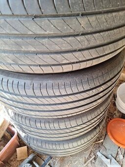 Michelin 215/65/R17