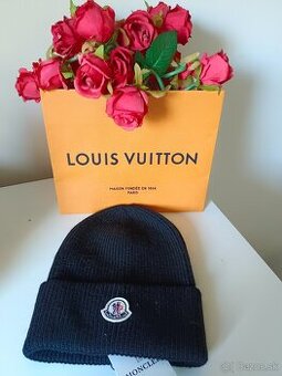 Čierna čiapka moncler