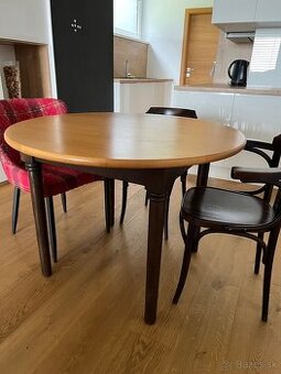 okrúhly stôl ( k dispozícii 2 ks)