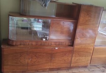 Drevená skriňa s vitrínou/ knižnicou