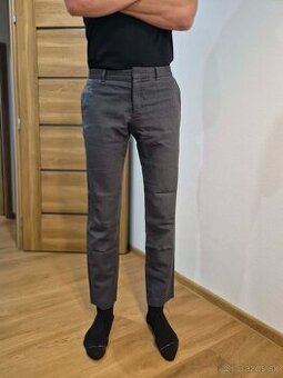 Predam Burberry nohavice Sede