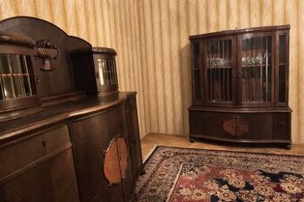 Starožitný príborník a vitrína