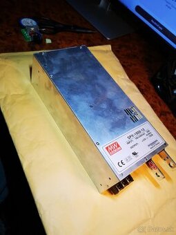 Spínaný priemyselný zdroj Mean Well SPV‑1500‑12