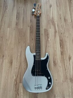 Precision bass SQUIER