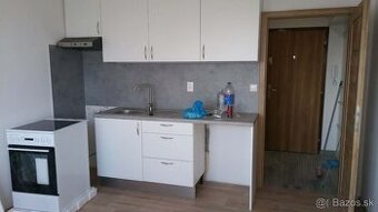 Na predaj garsónka, Nové Zámky