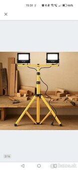 LED Reflektor so stojanom