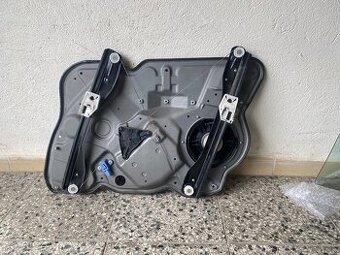 Panel a mechanizmus sťahovania okna