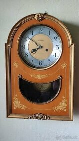 Staré nástenné hodiny Jantar