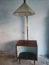 Retro lampa sa barovym pultom