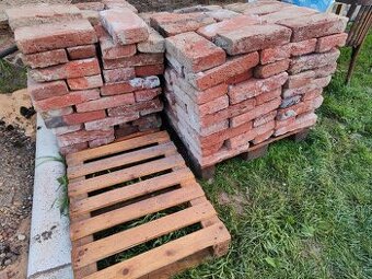Staré pálene tehly , K dispozícii cca 300ks Cena 0,20€/ks