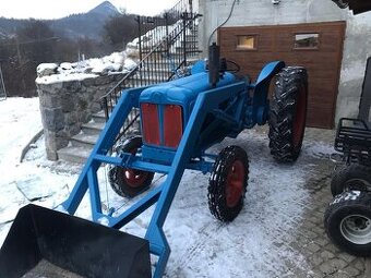 Predam traktor fordson