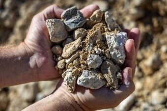 Ornica zem hnedozem piesok štrk makadam recyklat