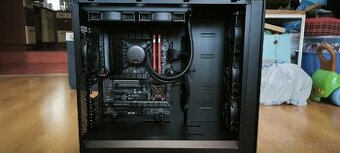 Novoposkladany vykonny PC na pracu a hry.