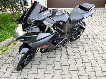 Predám Suzuki gsxr 600 k7