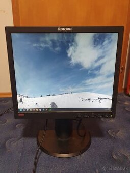 Lenovo ThinkVision 17" monitor