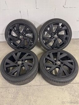 225/40R18
