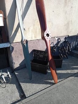 Železné truhlice staré vrtule