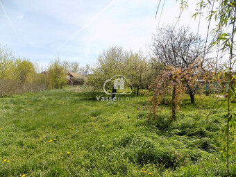 Pozemok 1715 m2 na stavbu domu v obci Tvrdošovce  so starším