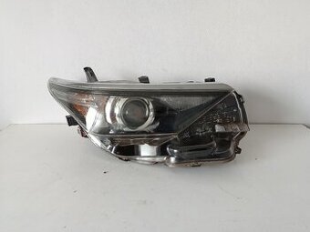 svetlo PP , Toyota Auris ii 2015-2018 8111002K30 300€