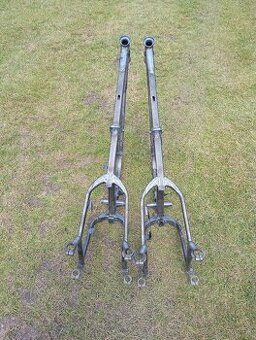 Rám Pérák FJ, Zbrojovka a Komunista