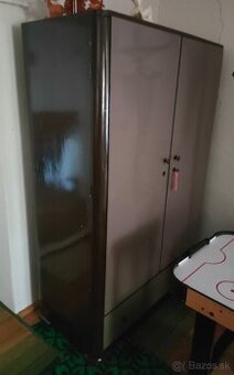 Retro skriňa z masívu 3