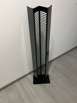 Kovový stojan na CD