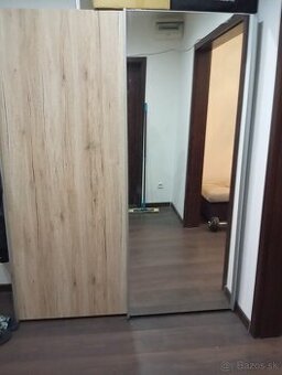 NOVA CENA: Skriňa so zrkadlom