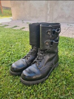 Kožené čierne kanady