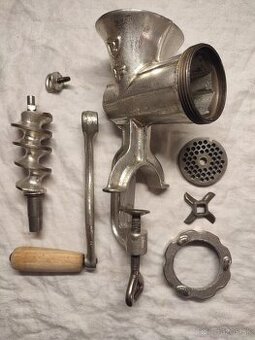 Prdám mlynček na mäso a na orechy