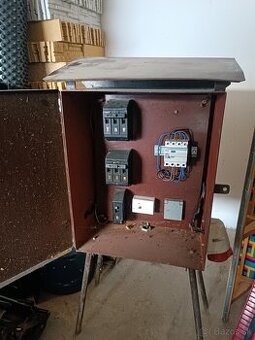 Elektricka rozvodna skrina