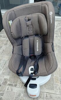 Autosedačka Petite&Mars Reversal II Isofix