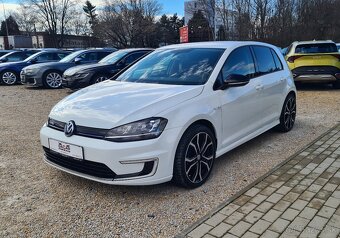 VOLKSWAGEN GOLF E