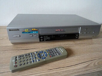 Špičkový videorekordér PANASONIC NV-HV61, 6 hlav,Hifi Stereo