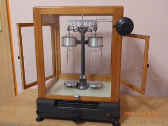 Laboratorne vahy Meopta