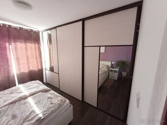 Darujem vstavanú skriňu za odvoz