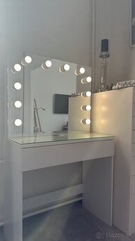 Vanity makeup malovaci stolik