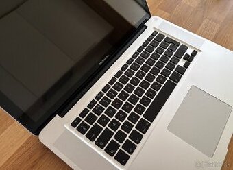 Predam 15" Macbook Pro (koniec 2008)