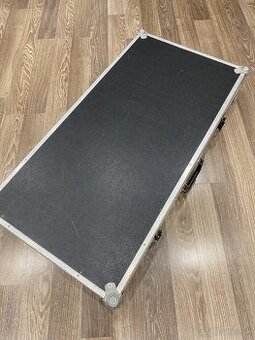 DJ CASE/KUFOR na mixpult a prehrávače